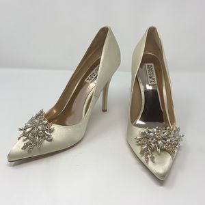 Badgley Mischka ivory satin crystal brooche heels